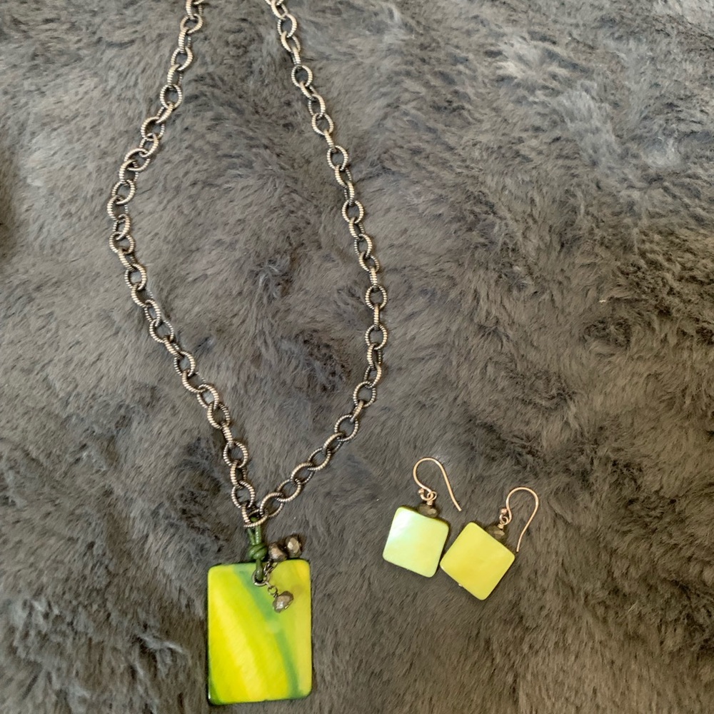 Necklace and earring set